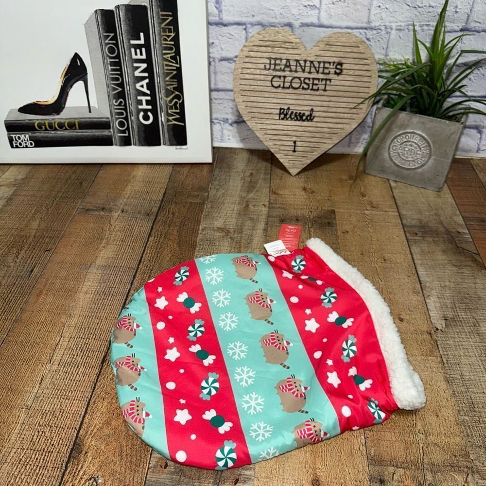 Pusheen 2023 Winter Cat Kit Hideaway Bed Brand‎ New